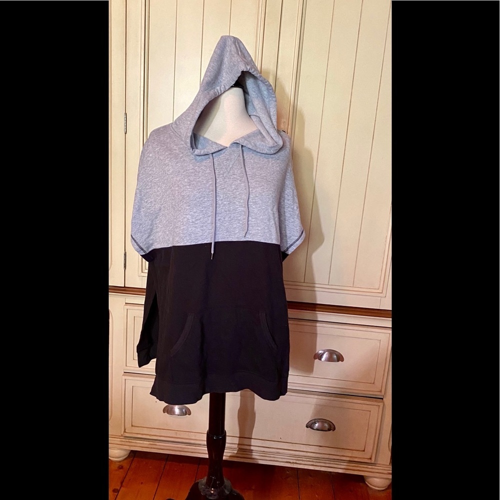 🌸Victoria’s Secret hooded top🌸